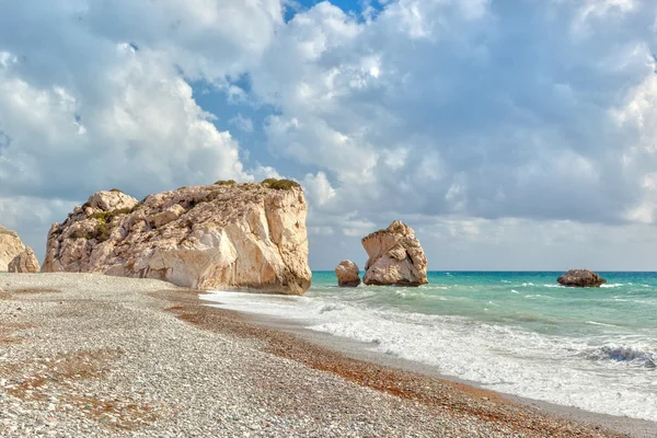阿芙罗狄蒂的岩石和海滩佩特拉头 romiou 图库照片