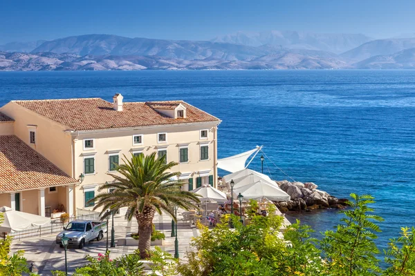 Cafe at building standing on the embankment of Ionian sea — Stock Photo, Image