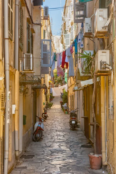 Narrow streets of historical city center of Kerkyra — Stock Photo, Image