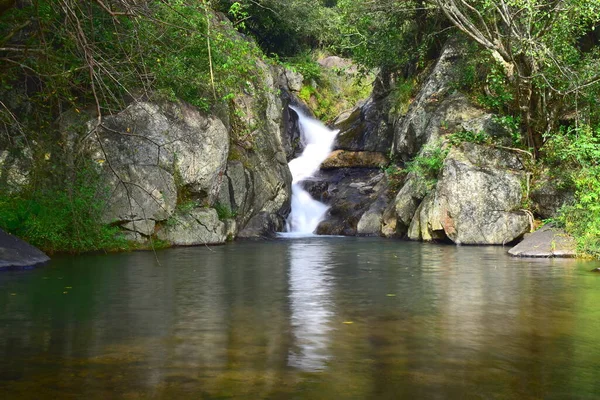 Kannimar Ootru - Üç Şelale ve Doğal Yüzme Havuzu