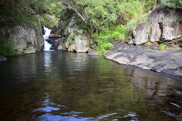 Kannimar Ootru Triple Waterfalls Natural Swimming Pool — стоковое фото