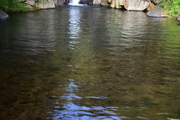 Kannimar Ootru Triple Waterfalls Natural Swimming Pool — стоковое фото