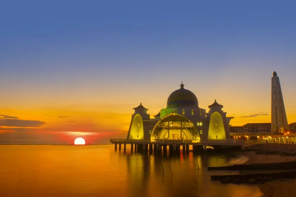Pôr do sol na mesquita selat — Fotografia de Stock