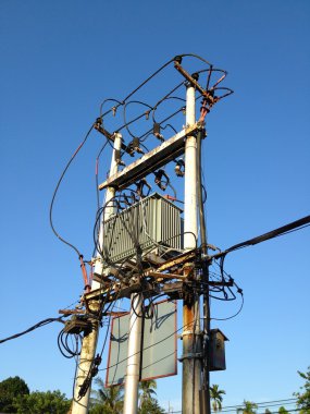 Pole elektrik trafosu