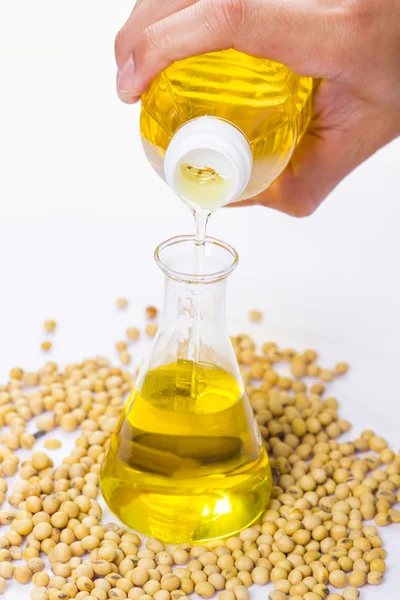 Pouring yellow soya bean oil — Stock Photo, Image
