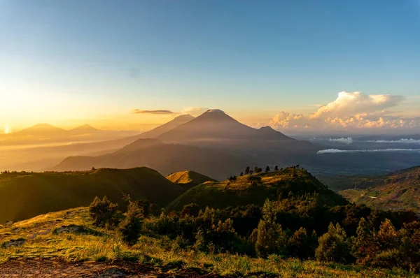 Golden Sunrise Prau Mount Center Java Indonesia 图库照片