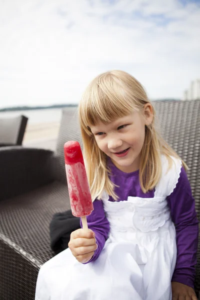 Girl with popsicle — Stock Photo, Image