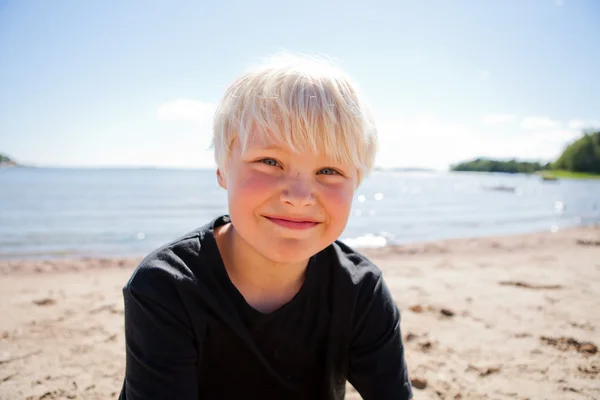 Chłopiec na plaży — Zdjęcie stockowe