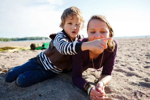 Mother and son at beach. — Stock Photo, Image
