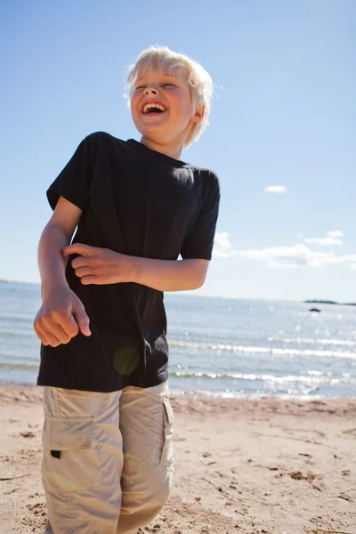 浜辺の少年よ — ストック写真