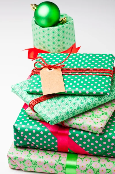 Vánoční dárky a dekorace — Stock fotografie