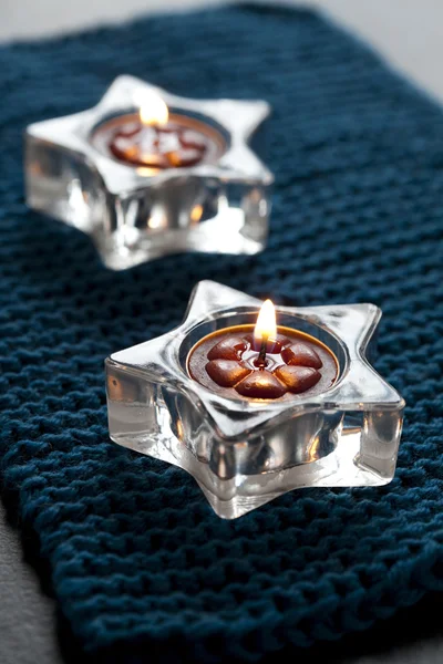Duas velas no tapete — Fotografia de Stock