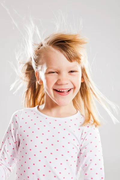 Spokojený úsměv mladá dívka — Stock fotografie