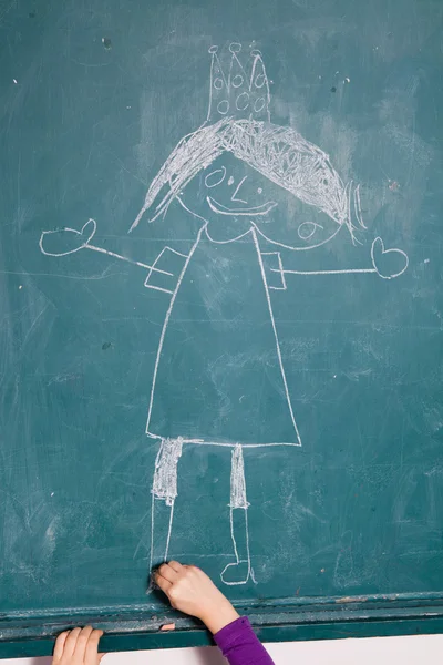 Child drawing picture on chalkboard — Stock Photo, Image