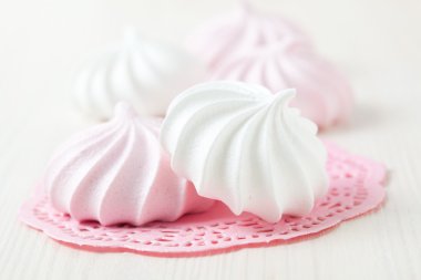 Meringues pembe mat