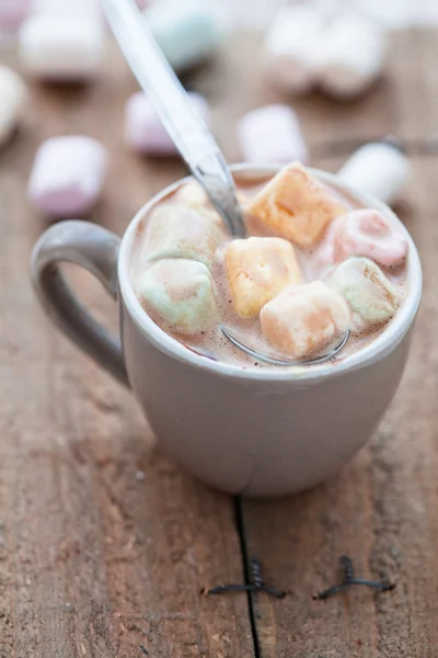 Horká čokoláda a marshmallows — Stock fotografie