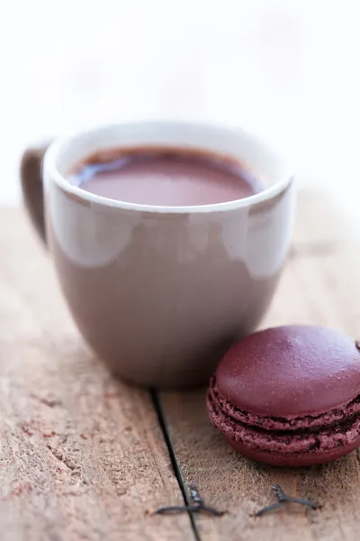 Hot chocolate and macaroon — Stock Photo, Image