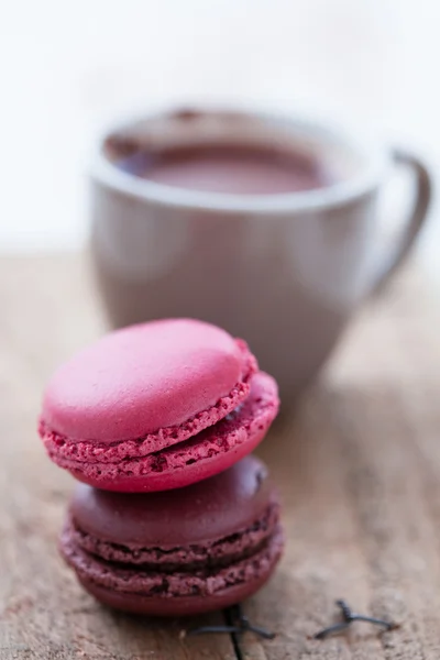 Macaroons and hot chocolate — Stock Photo, Image
