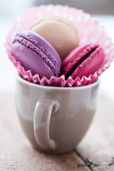 Makronen im Becher — Stockfoto