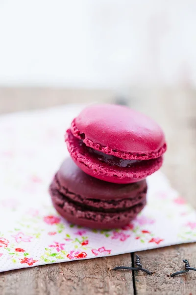 Iki macaroons — Stok fotoğraf