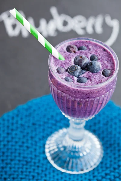 Blueberry smoothie süt — Stok fotoğraf