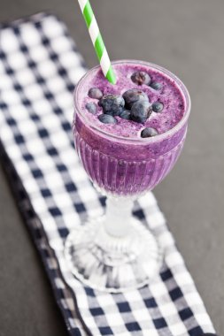 Blueberry smoothie süt