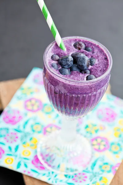 Blueberry smoothie süt — Stok fotoğraf