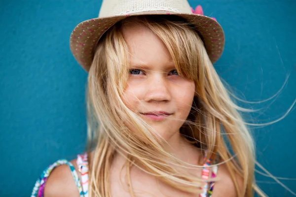 Menina bonito jovem — Fotografia de Stock