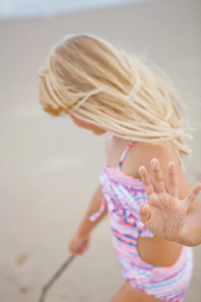 Young girl having fun at beach — Stock Photo, Image