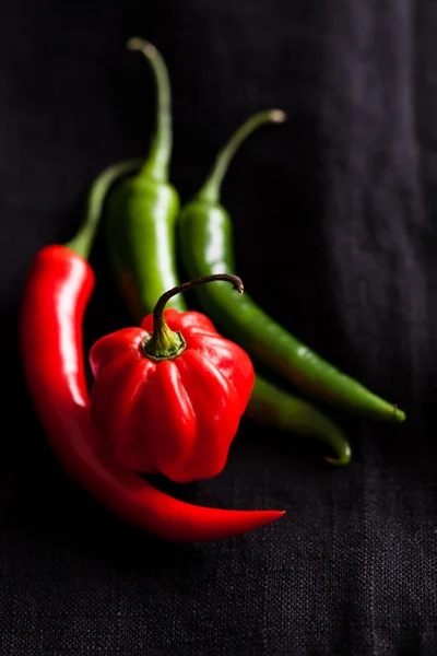 Chiles rojos y verdes — Foto de Stock
