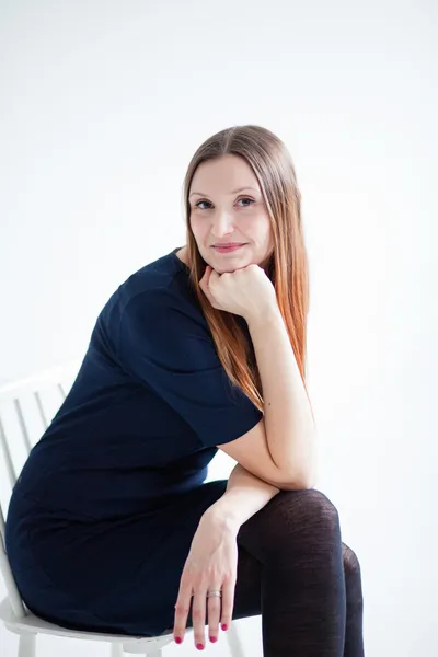 Retrato de mujer atractiva feliz —  Fotos de Stock