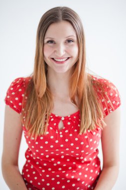 gülümseyen çekici kadın portresi