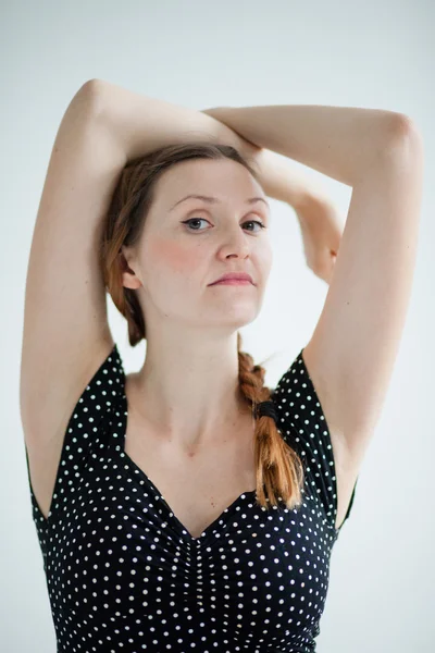 Retrato de mulher atraente olhar relaxado — Fotografia de Stock