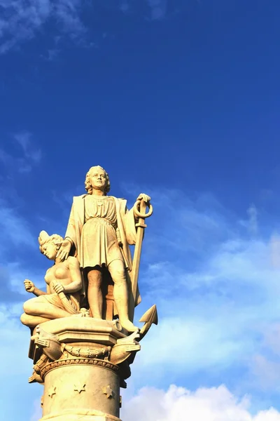 Памятник открывателю Америки Христофору Колумбу — стоковое фото