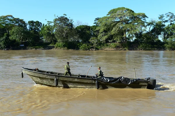 Mariniers op de rivier guayabero — Stockfoto