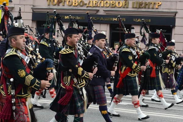 Orchestra Scotland on parade of participants of international festival of military orchestras — Stock Photo, Image