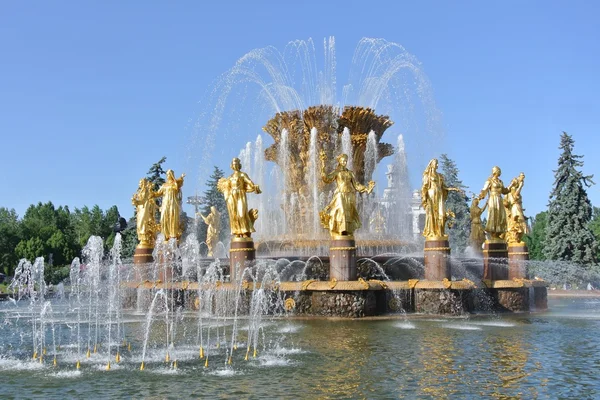 Fontana Amicizia delle Nazioni al Centro Espositivo All-russia di Mosca — Foto Stock