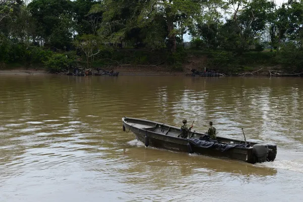 Mariniers op de rivier guayabero — Stockfoto