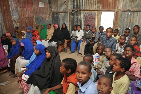 Schullager für afrikanische Flüchtlinge am Stadtrand von Hargeisa — Stockfoto