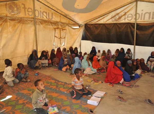 Campamento escolar para refugiados africanos en las afueras de Hargeisa — Foto de Stock