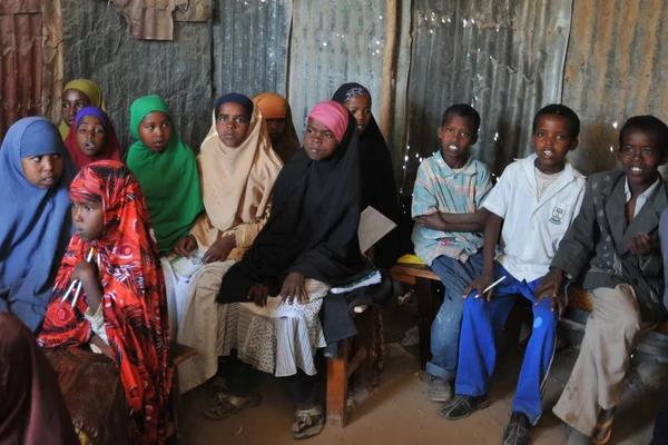 School camp for African refugees on the outskirts of Hargeisa — Stock Photo, Image