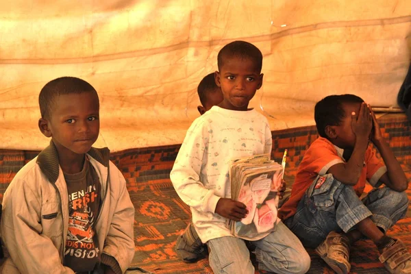 School kamp voor Afrikaanse vluchtelingen aan de rand van hargeisa — Stockfoto