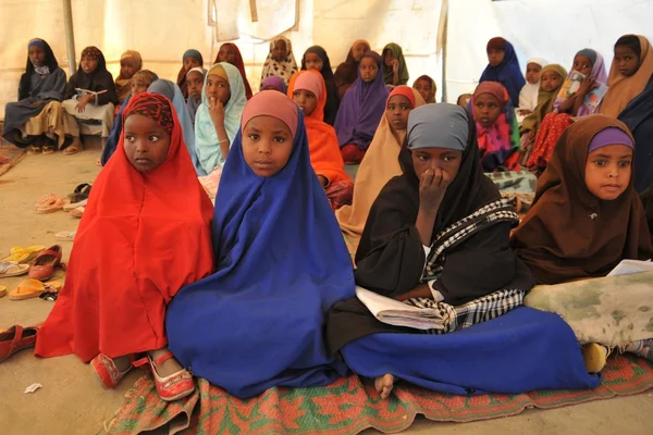 School kamp voor Afrikaanse vluchtelingen aan de rand van hargeisa — Stockfoto