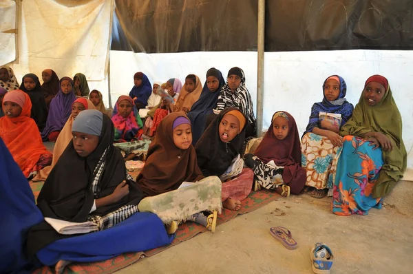 Camp scolaire pour les réfugiés africains à la périphérie de Hargeisa — Photo