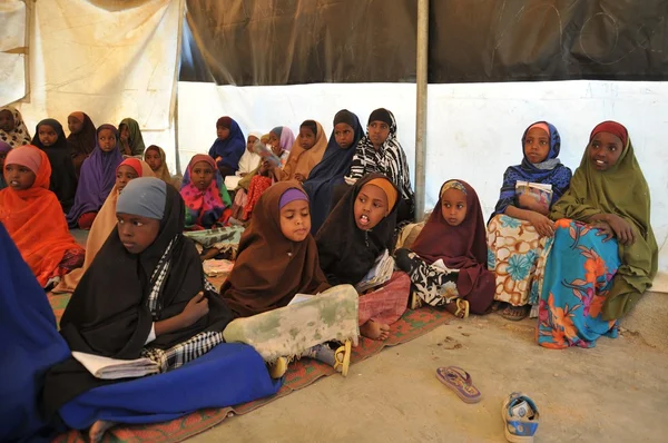 Campo scuola per rifugiati africani alla periferia di Hargeisa — Foto Stock