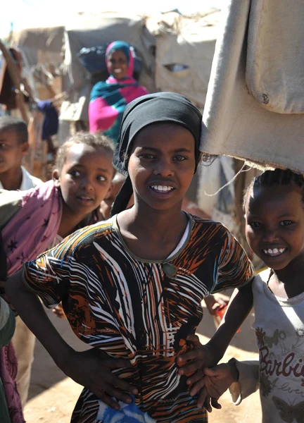 Acampamento para refugiados africanos e pessoas deslocadas nos arredores de Hargeisa, na Somalilândia, sob os auspícios da ONU . — Fotografia de Stock