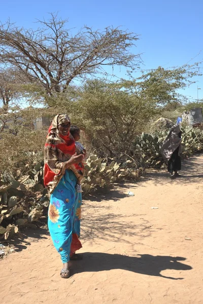 Camp for African refugees and displaced people on the outskirts of Hargeisa in Somaliland under UN auspices. — Stock Photo, Image