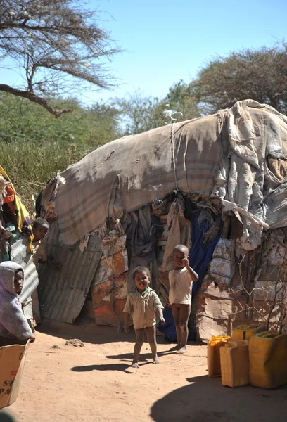 Tábor pro afrických uprchlíků a vysídlených osob na okraji Hargeysa v Somalilandu pod záštitou OSN. — Stock fotografie