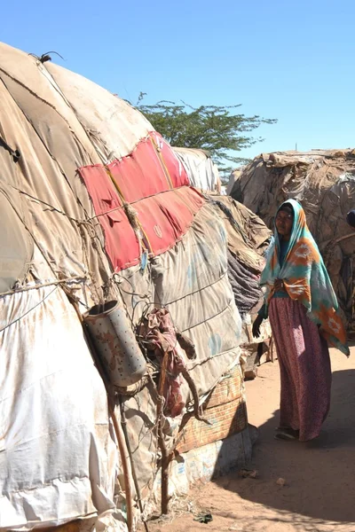 Campamento para refugiados africanos y desplazados en las afueras de Hargeisa en Somalilandia bajo los auspicios de la ONU . — Foto de Stock
