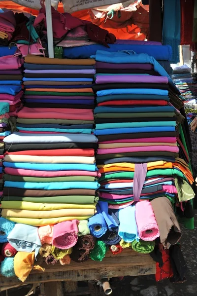 Sale of fabrics on the market — Stock Photo, Image